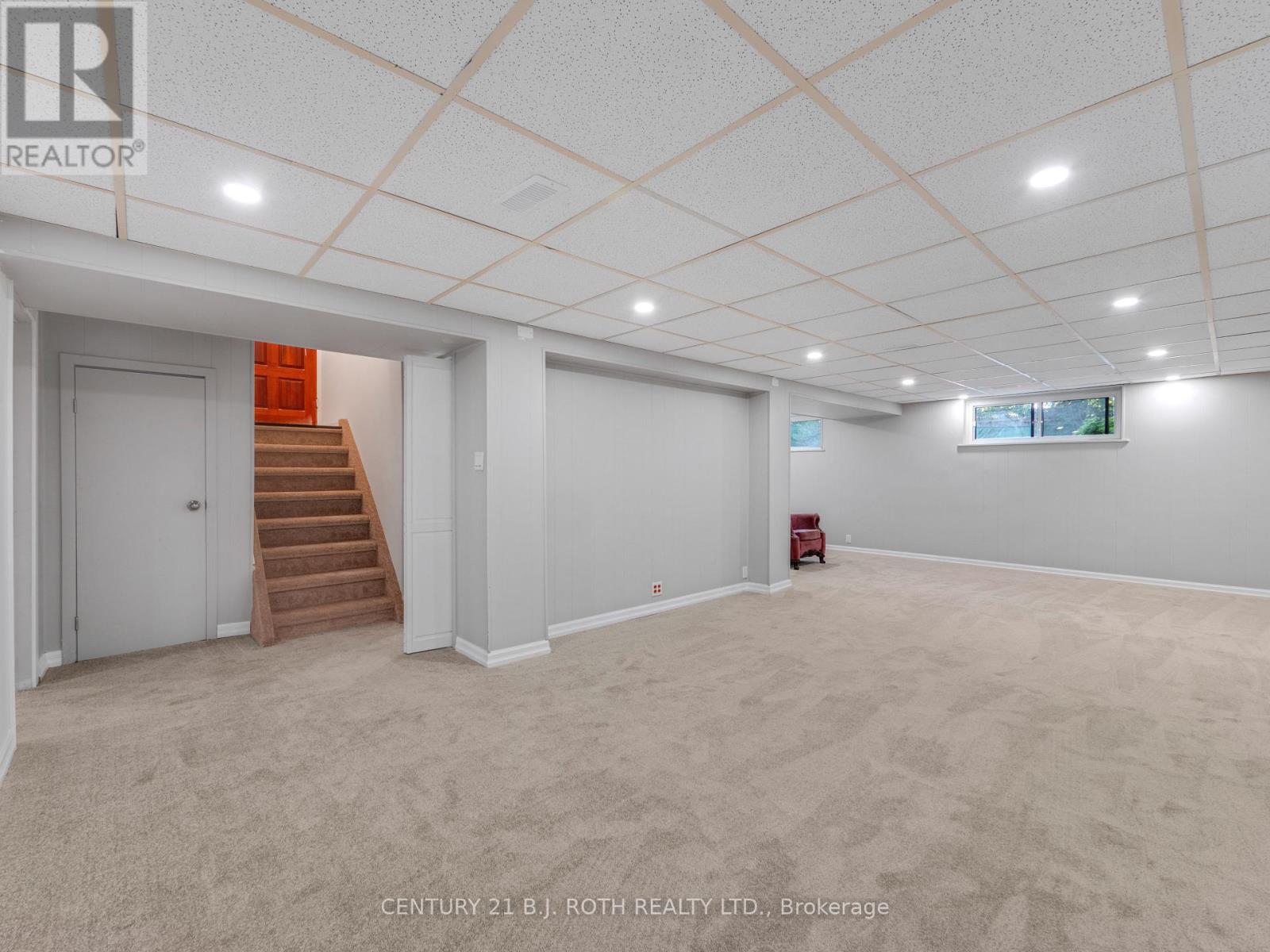 Photo 11 of 10 Bloorlea Crescent, Toronto ON