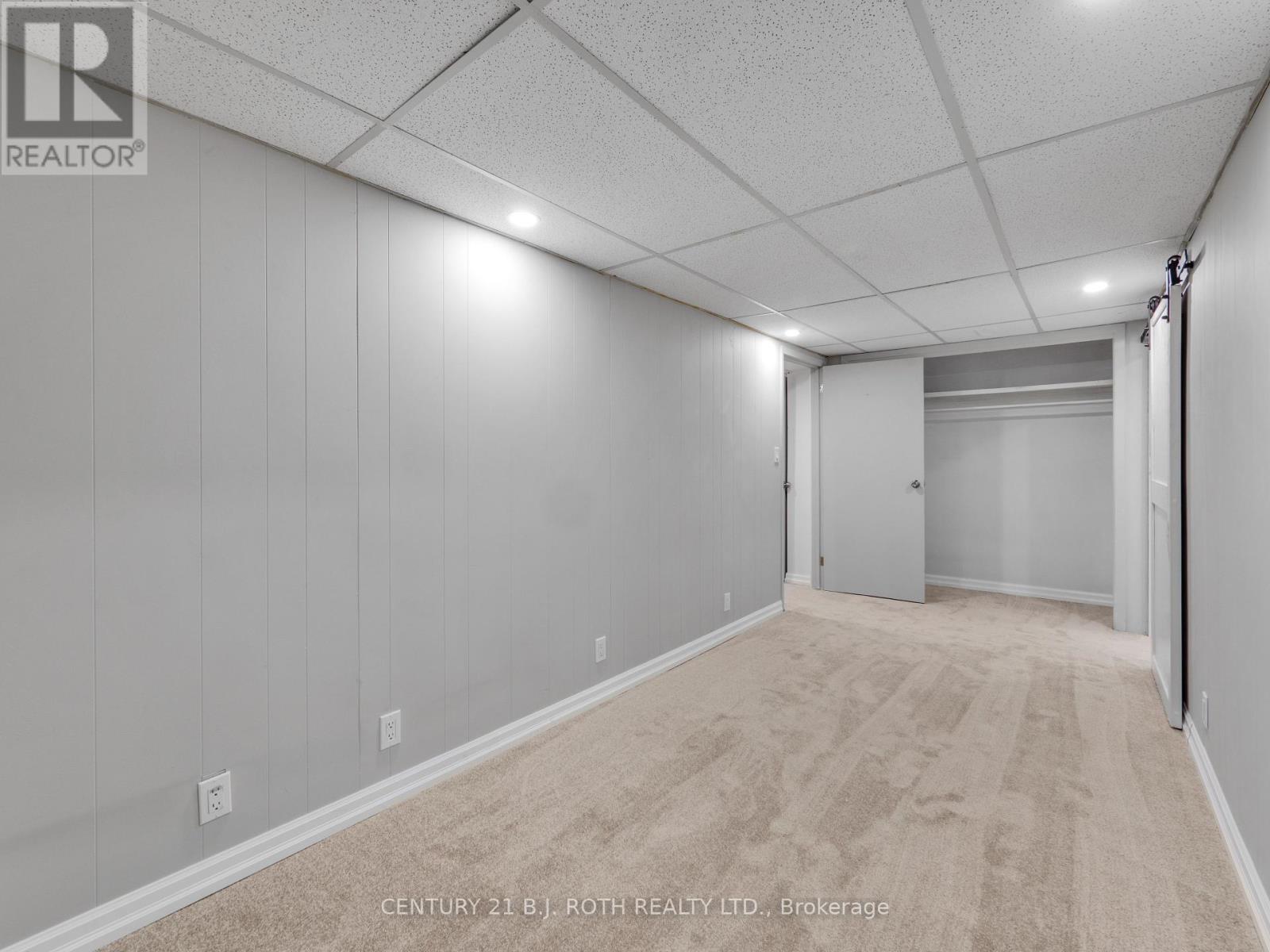 Photo 30 of 10 Bloorlea Crescent, Toronto ON