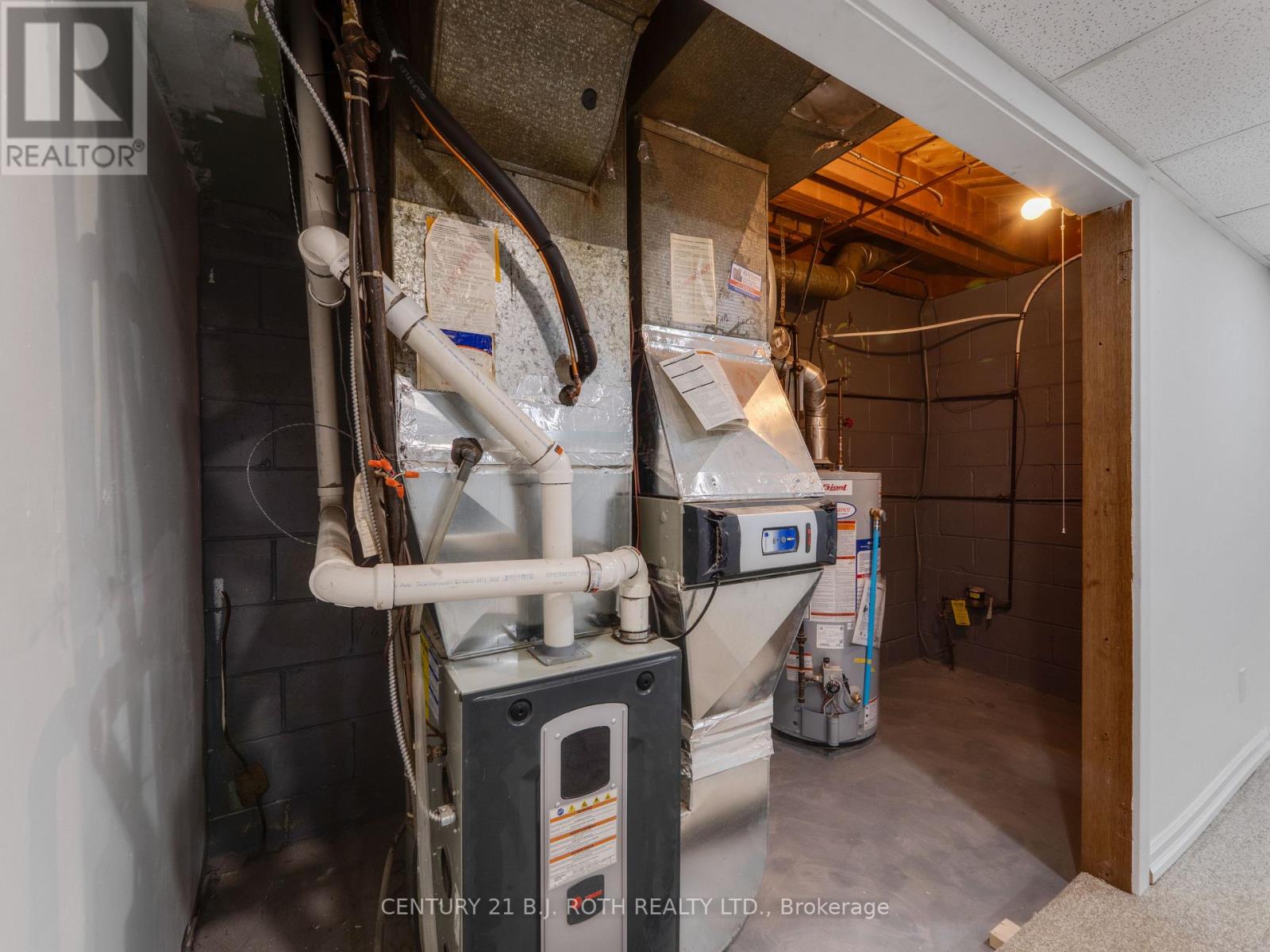 Photo 13 of 10 Bloorlea Crescent, Toronto ON