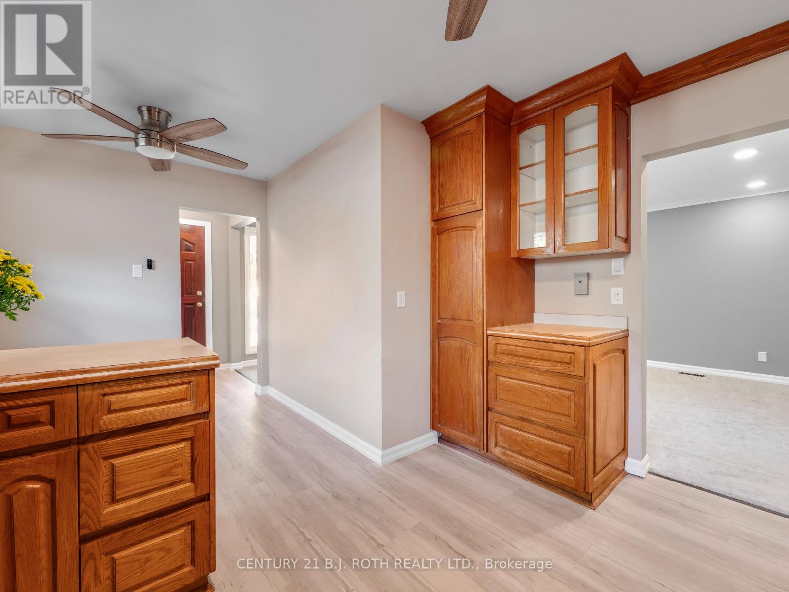 Photo 8 of 10 Bloorlea Crescent, Toronto ON