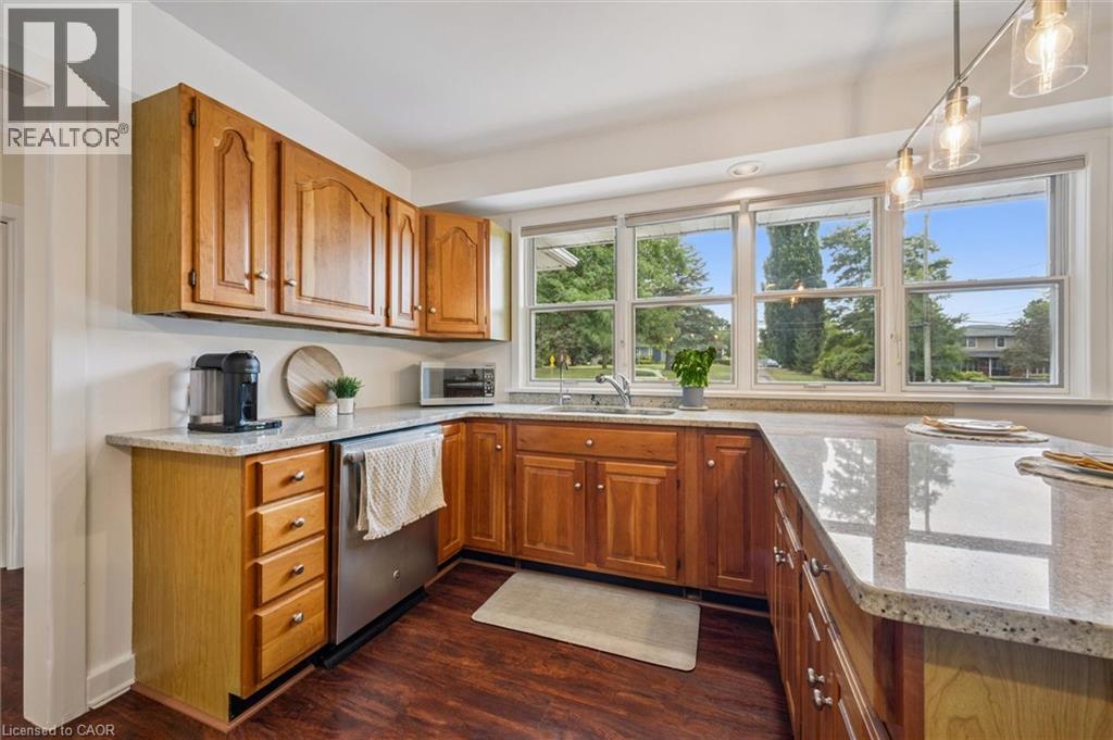 Photo 34 of 120 Riverbank Drive, Cambridge ON