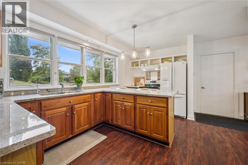 Photo 8 of 120 Riverbank Drive, Cambridge ON