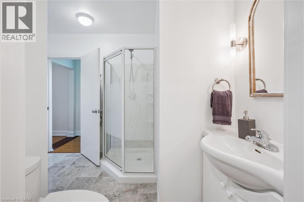 Photo 9 of 120 Riverbank Drive, Cambridge ON