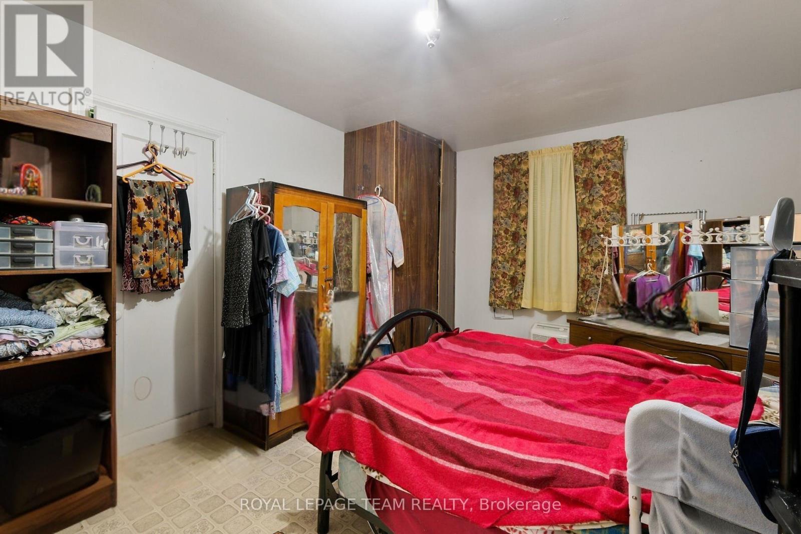 Photo 2 of 1424 Rosenthal Avenue, Ottawa ON