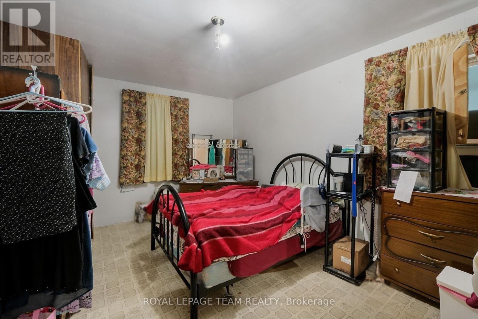 Photo 4 of 1424 Rosenthal Avenue, Ottawa ON