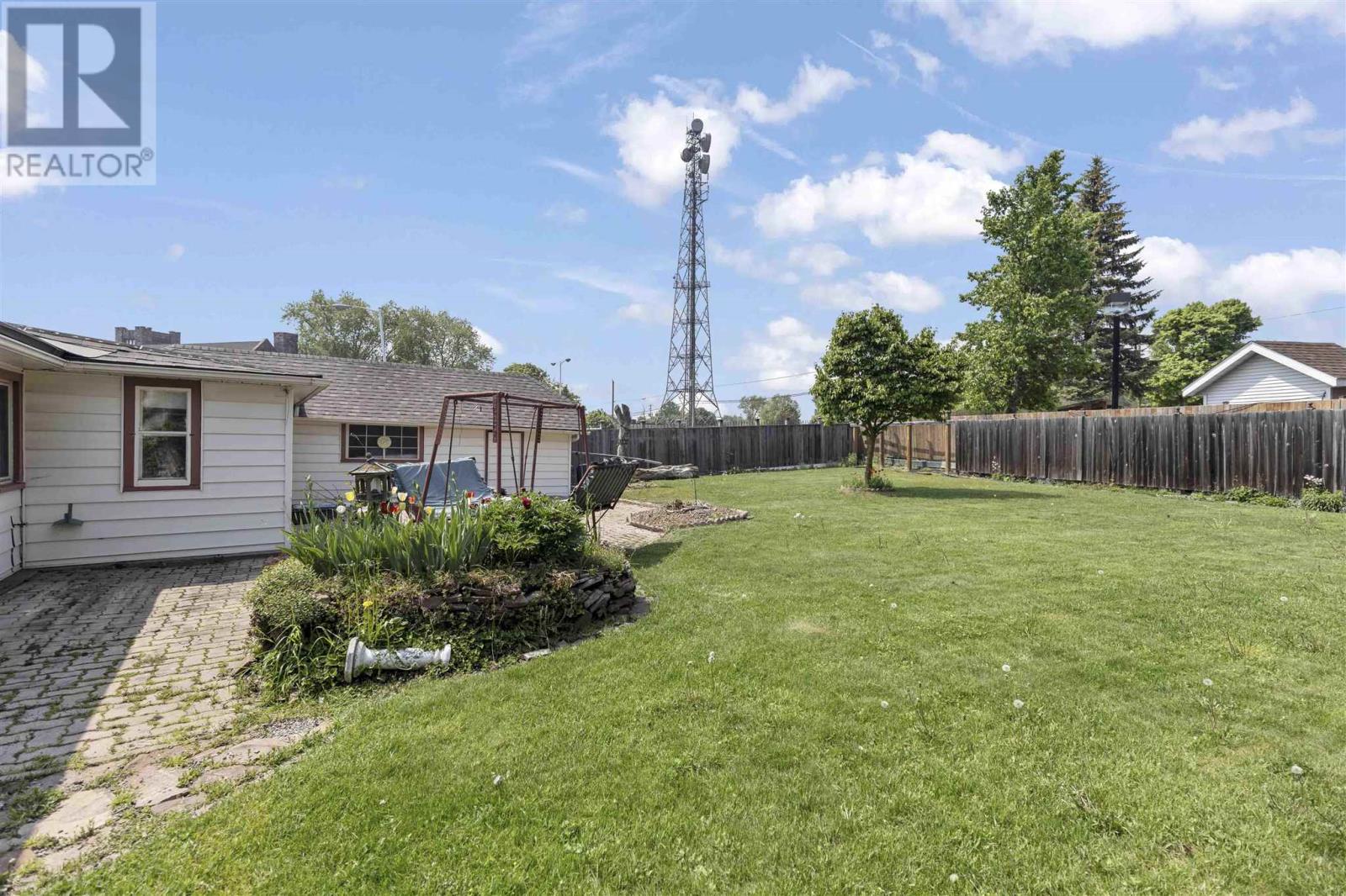 Photo 3 of 728 730 Wellington St E, Sault Ste Marie ON