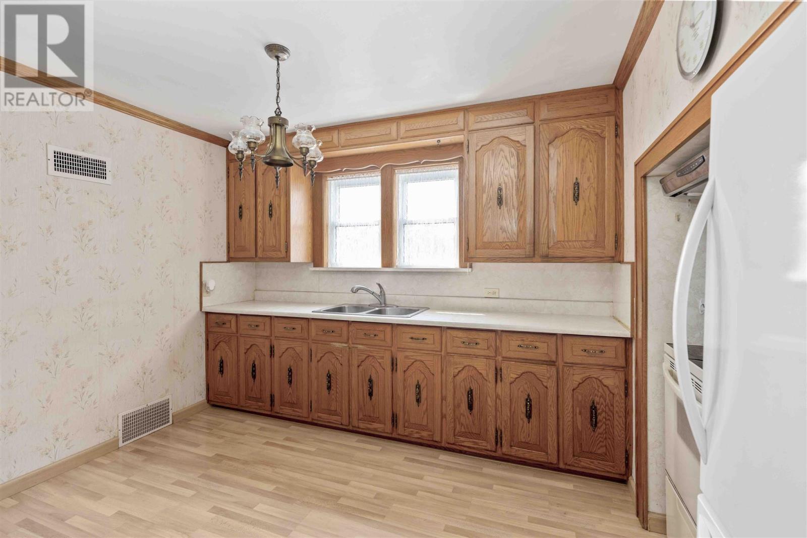 Photo 20 of 728 730 Wellington St E, Sault Ste Marie ON