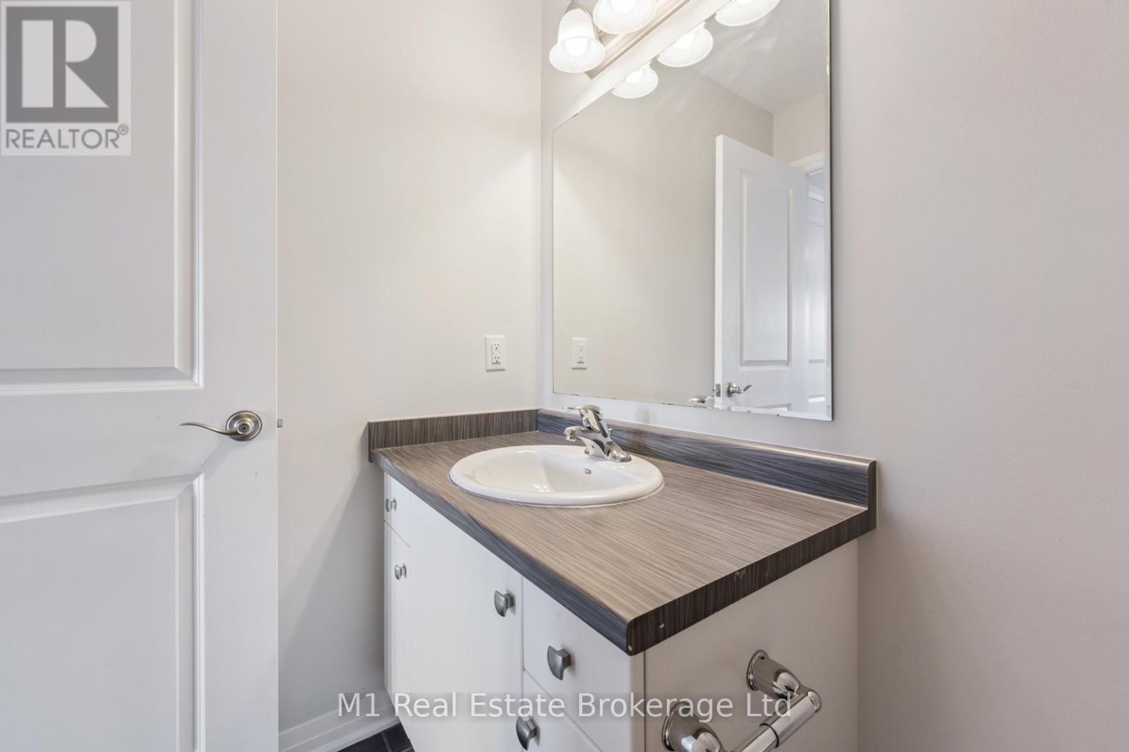 Photo 16 of 13 Meadowridge Street, Kitchener ON