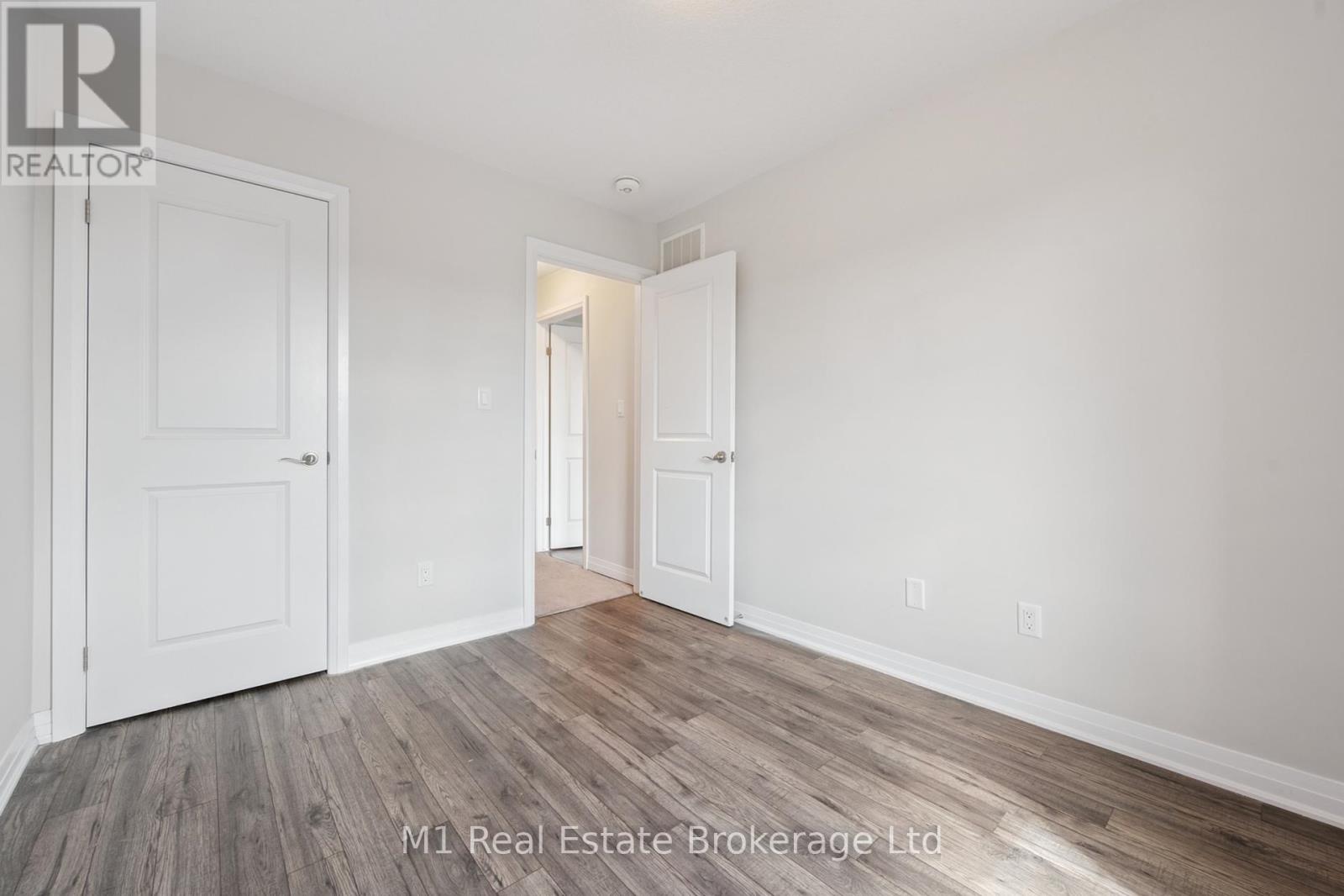 Photo 35 of 13 Meadowridge Street, Kitchener ON