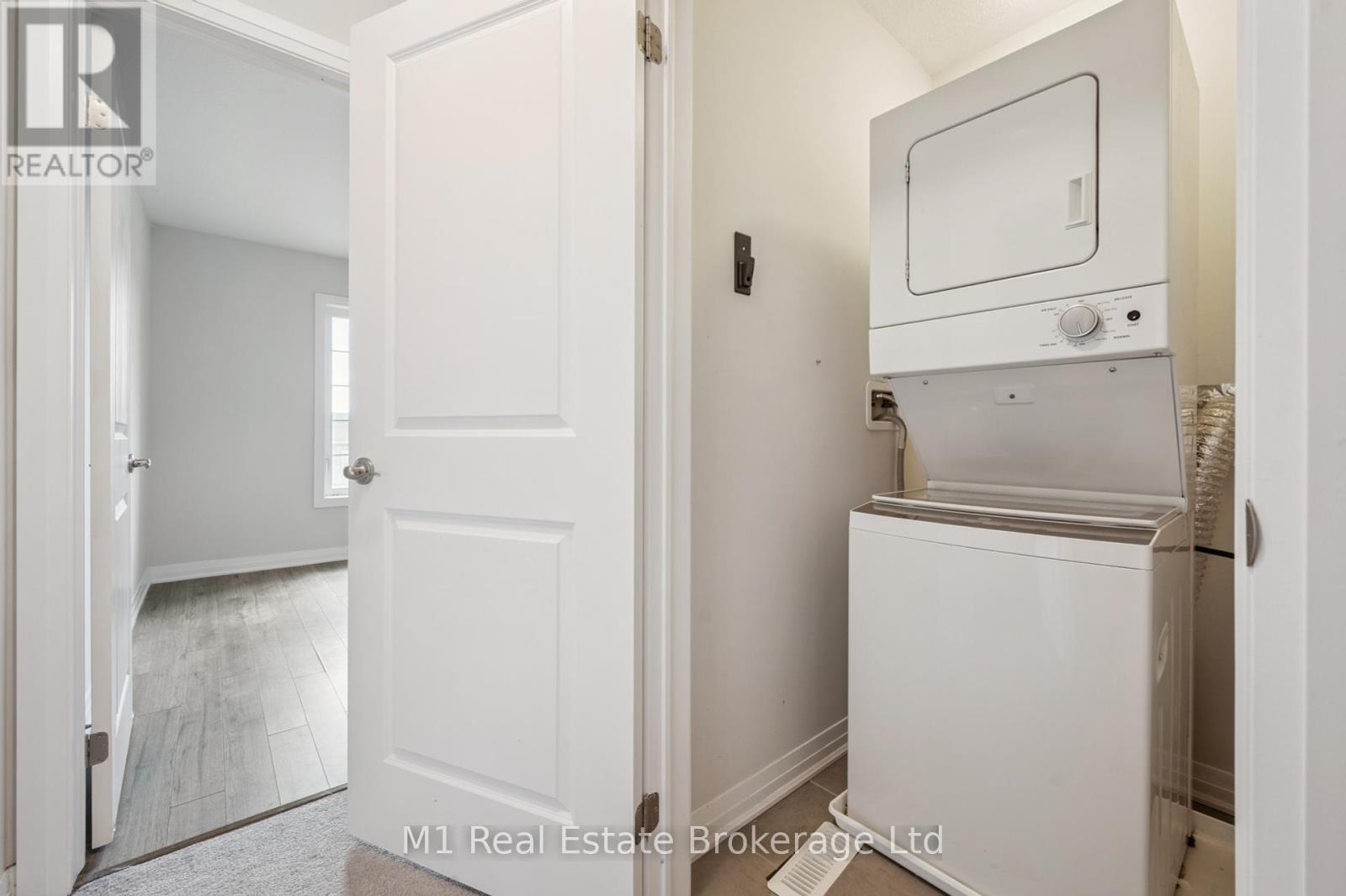 Photo 8 of 13 Meadowridge Street, Kitchener ON