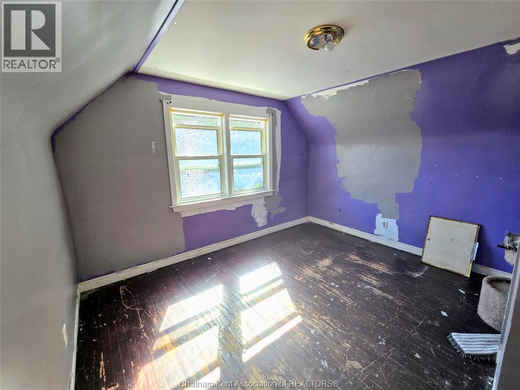 Photo 11 of 155 Sunnyside Avenue, Chatham ON