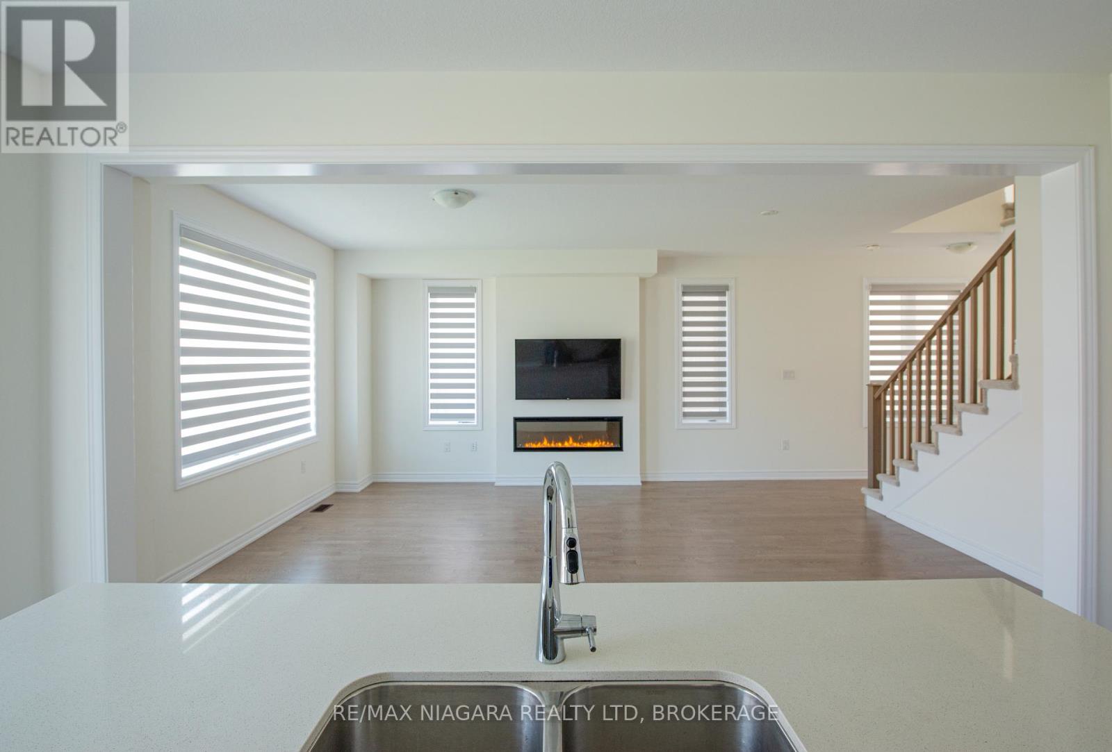 Photo 27 of 100 Blackbird Way, Hamilton ON