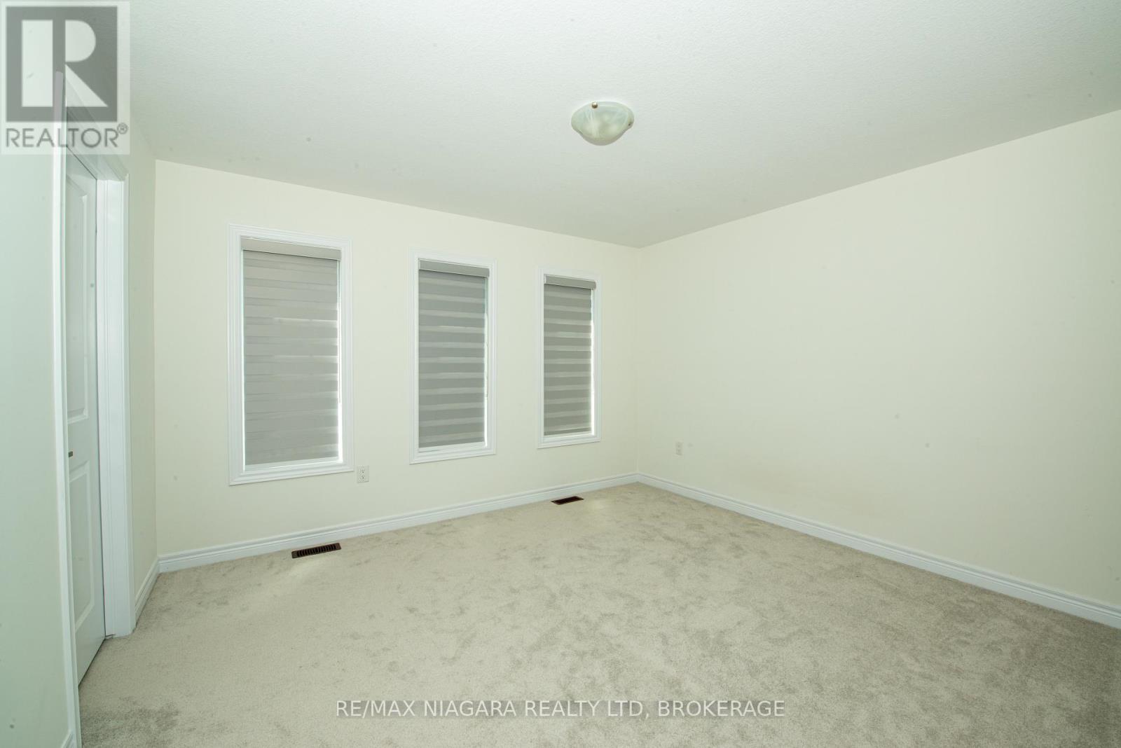 Photo 12 of 100 Blackbird Way, Hamilton ON