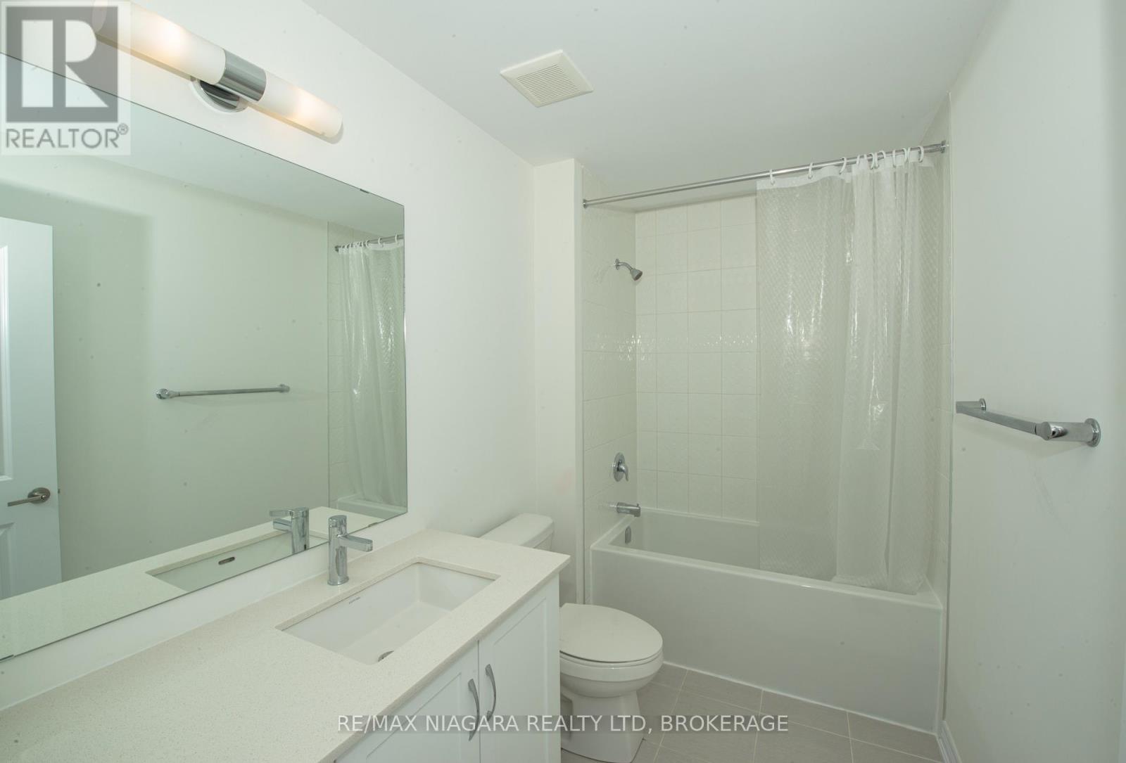 Photo 14 of 100 Blackbird Way, Hamilton ON