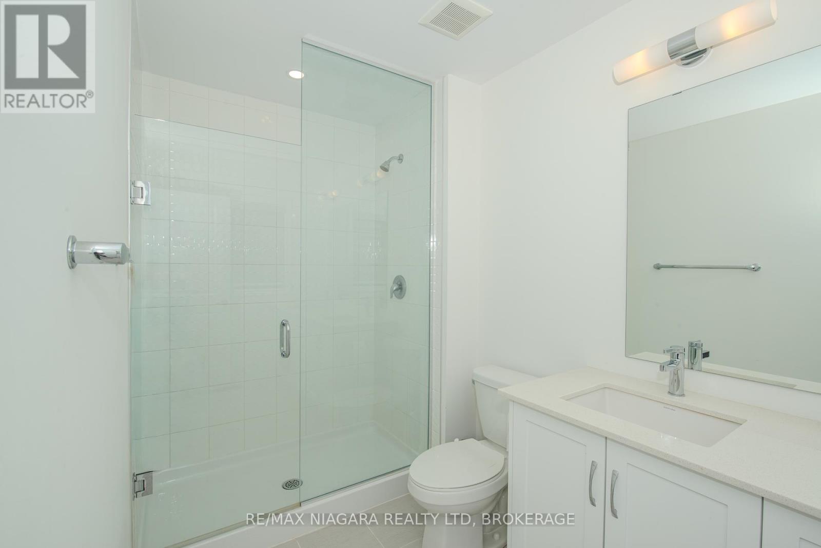 Photo 18 of 100 Blackbird Way, Hamilton ON