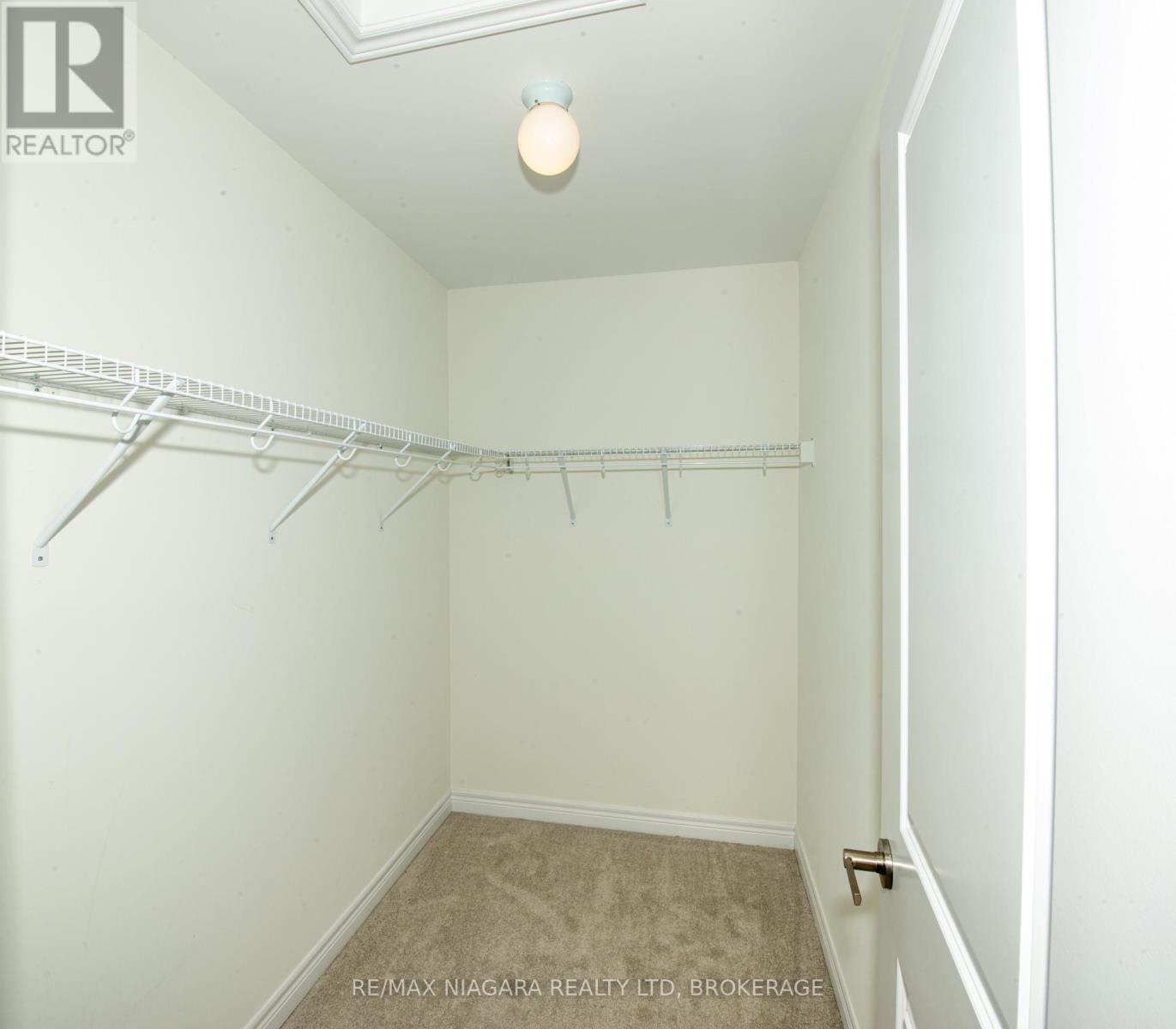 Photo 34 of 100 Blackbird Way, Hamilton ON