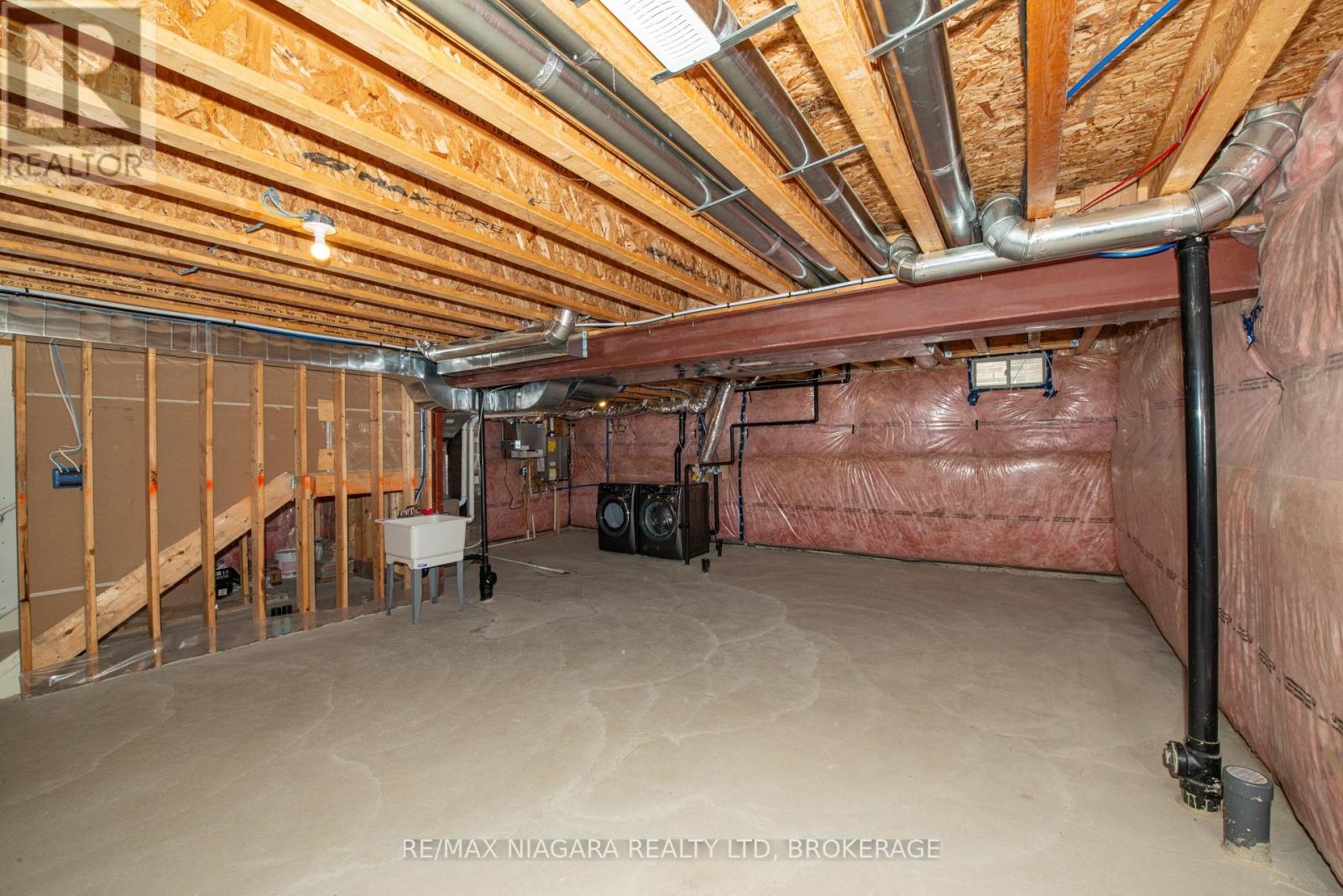 Photo 3 of 100 Blackbird Way, Hamilton ON