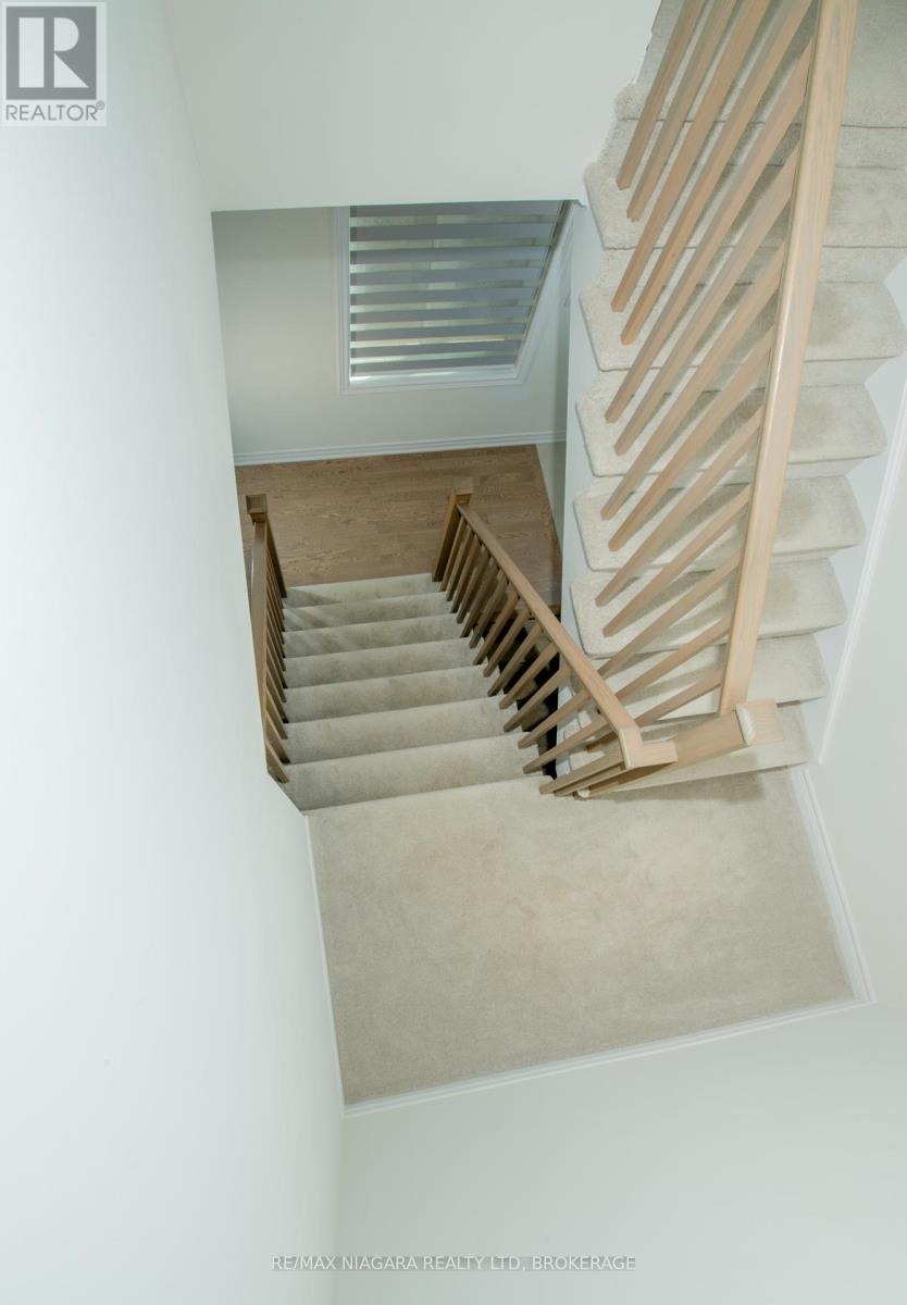 Photo 37 of 100 Blackbird Way, Hamilton ON