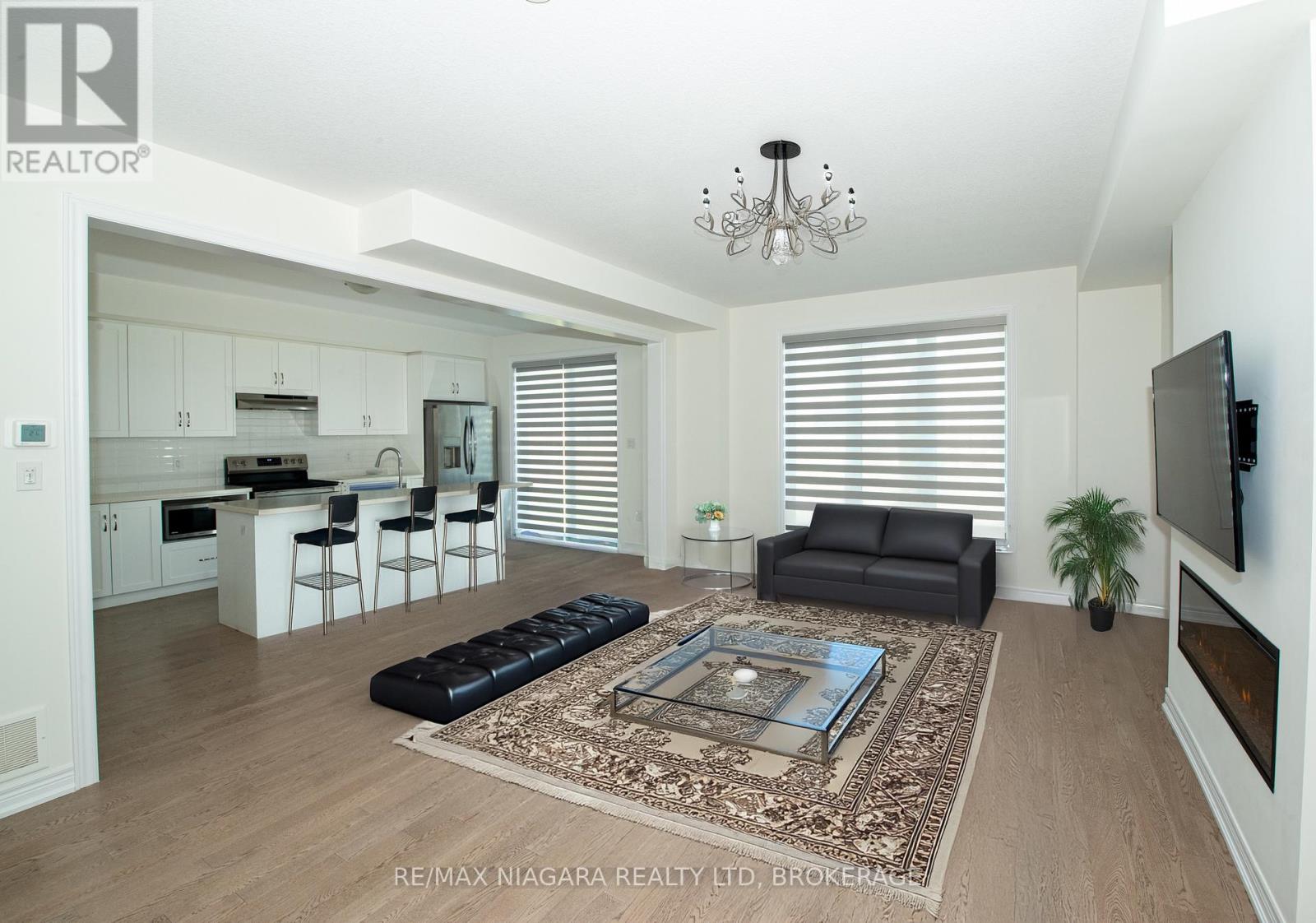 Photo 13 of 100 Blackbird Way, Hamilton ON