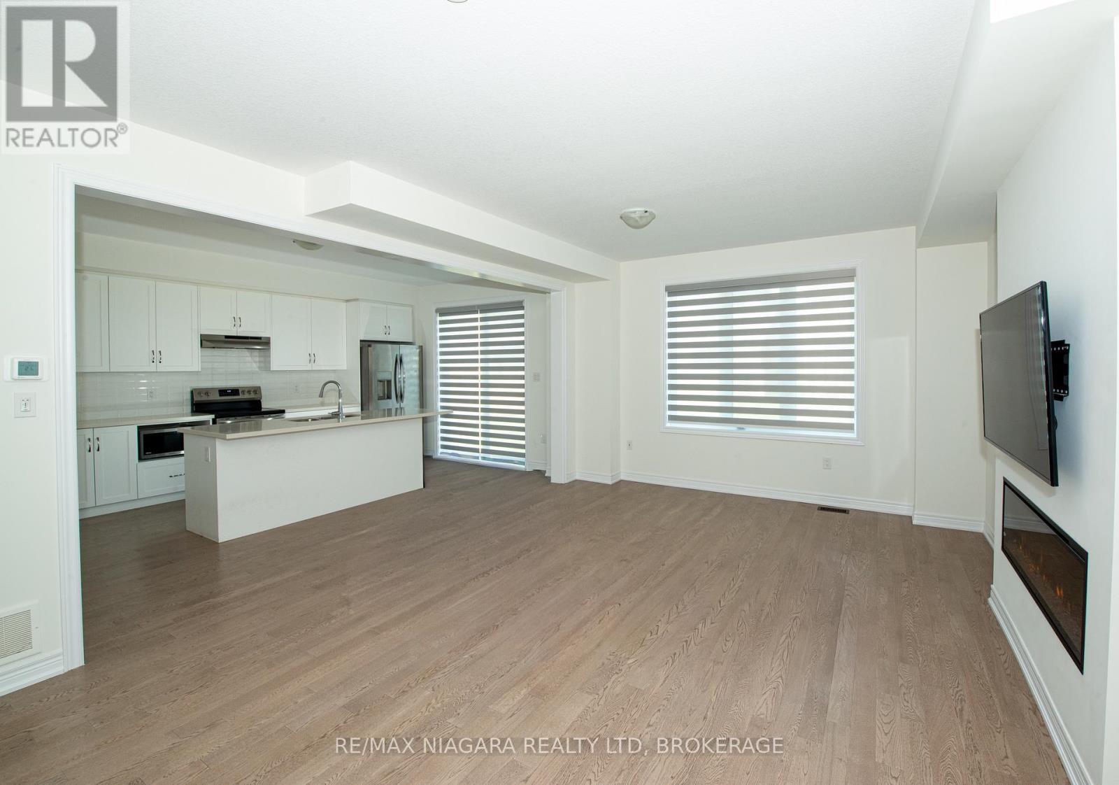Photo 1 of 100 Blackbird Way, Hamilton ON