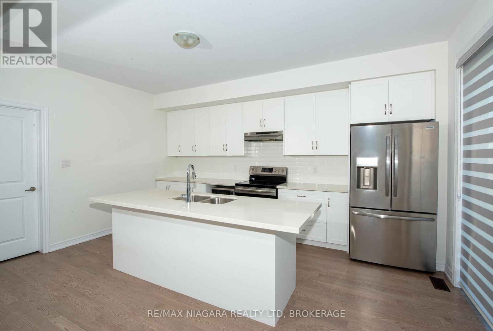 Photo 25 of 100 Blackbird Way, Hamilton ON