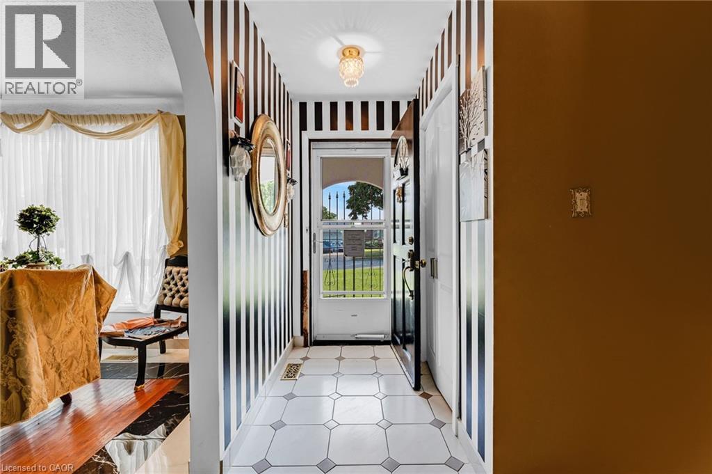 Photo 15 of 4200 Eastdale Drive, Beamsville ON