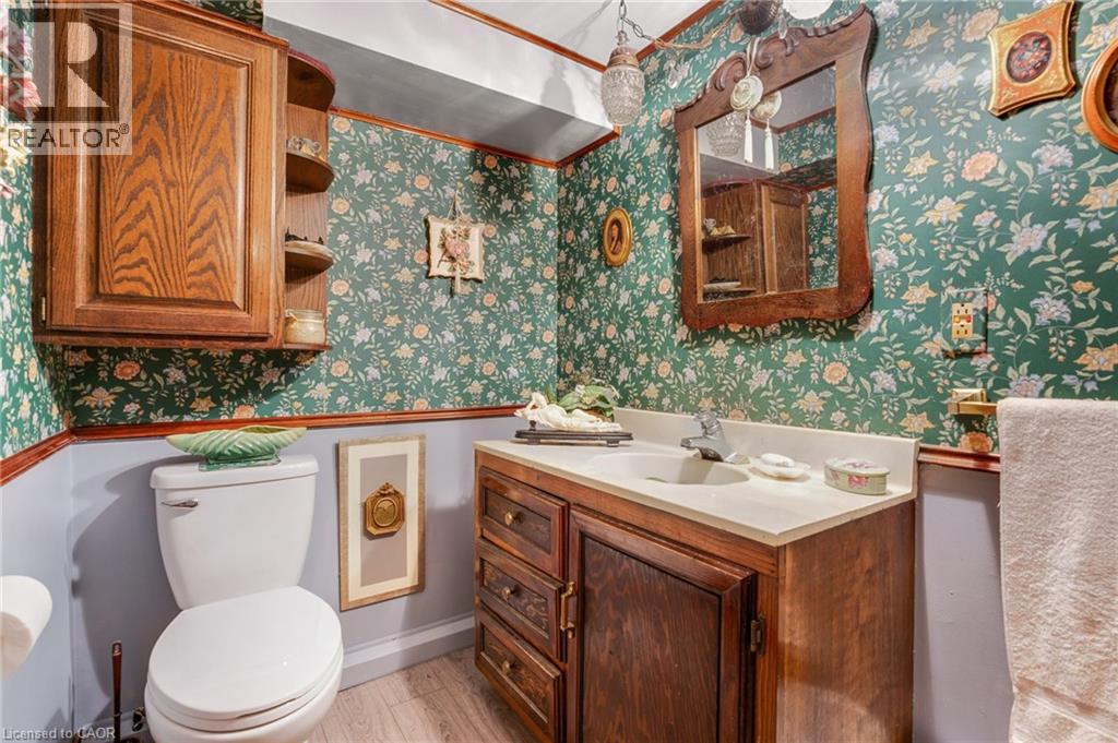 Photo 2 of 4200 Eastdale Drive, Beamsville ON