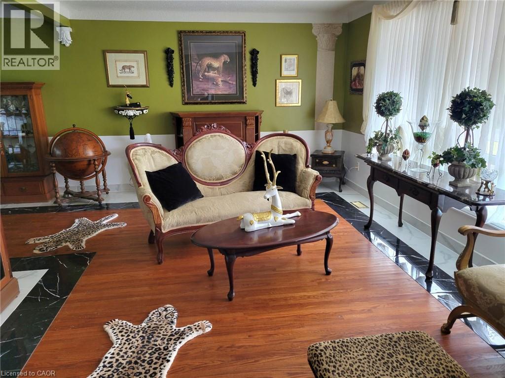 Photo 6 of 4200 Eastdale Drive, Beamsville ON