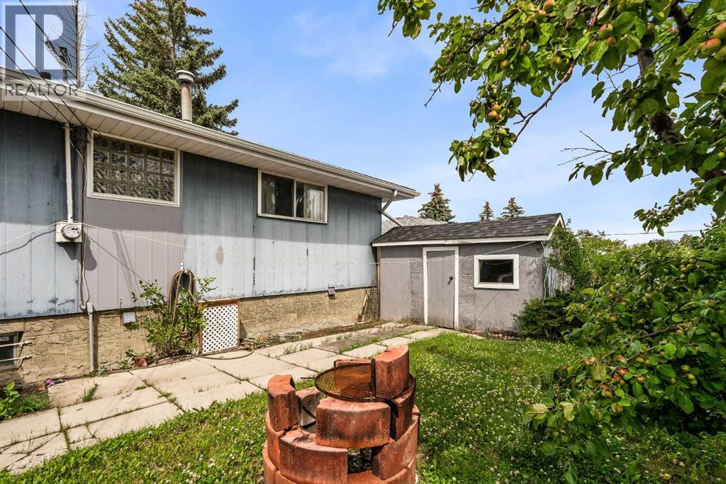 Photo 3 of 1023 Hunterston Place Nw, Calgary AB