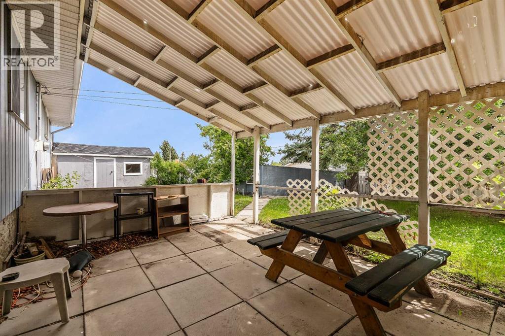 Photo 26 of 1023 Hunterston Place Nw, Calgary AB