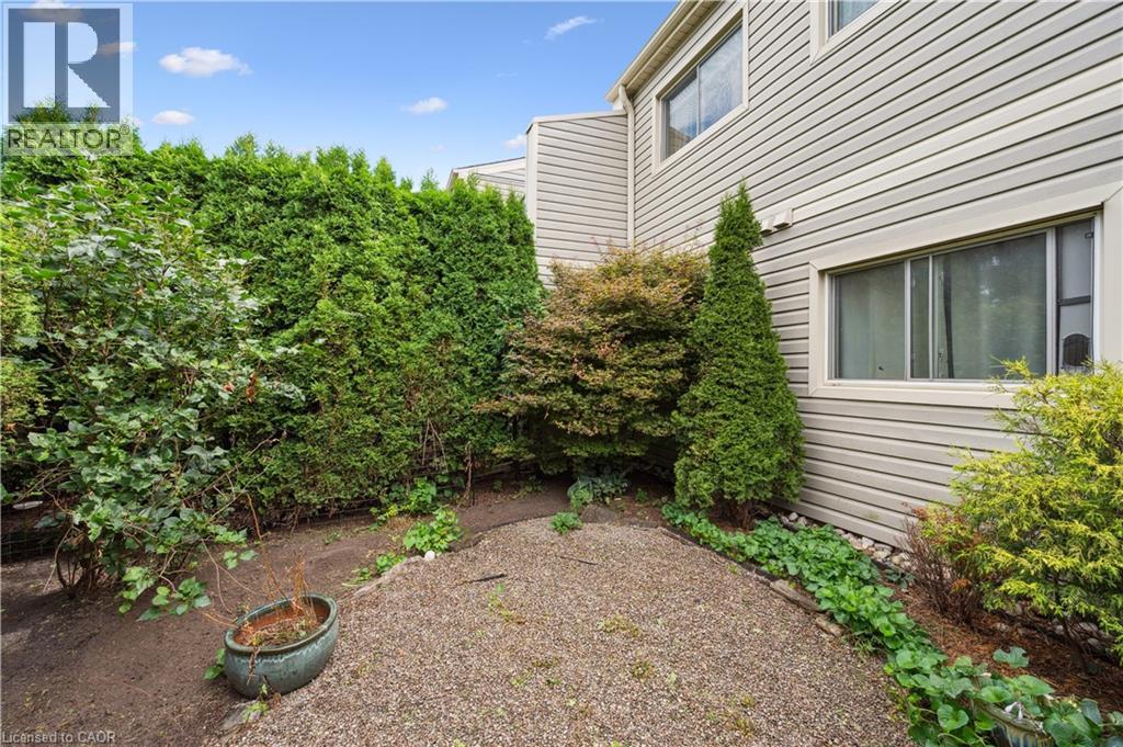 Photo 13 of 337 Kingswood Drive Unit 12, Kitchener ON