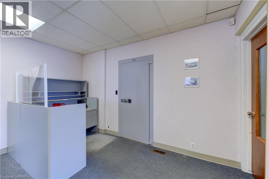 Photo 11 of 73 Chatham Street, Brantford ON