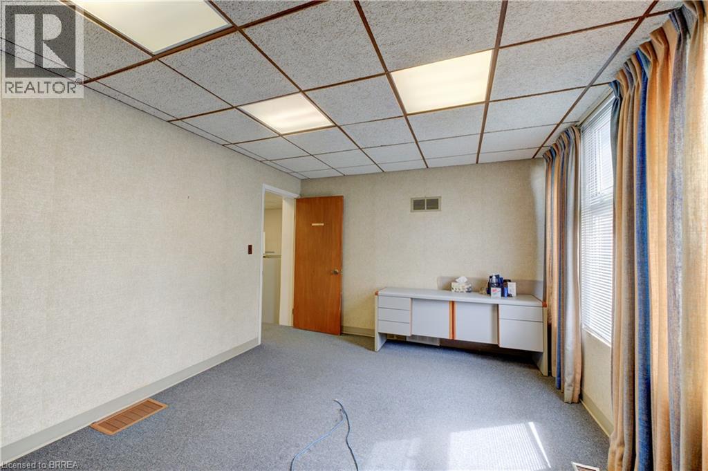 Photo 27 of 73 Chatham Street, Brantford ON