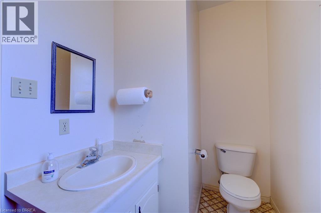 Photo 26 of 75 Chatham Street, Brantford ON
