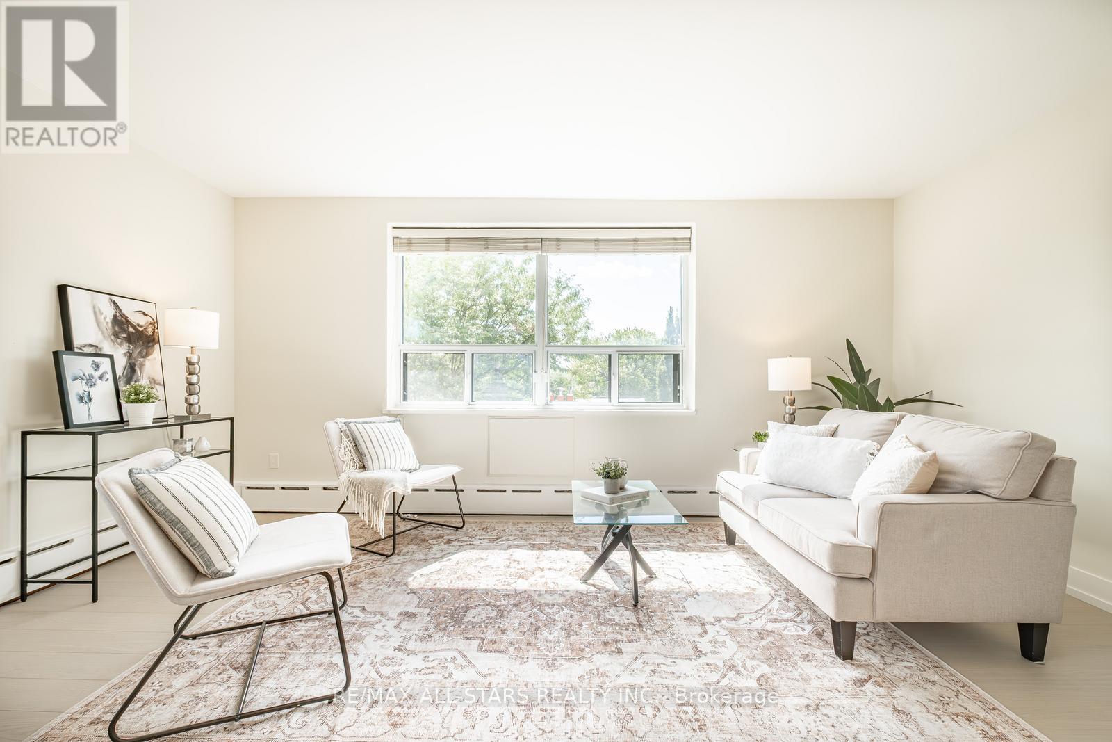 Photo 15 of 501 78 Warren Road, Toronto ON