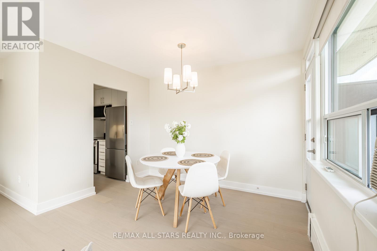 Photo 23 of 501 78 Warren Road, Toronto ON