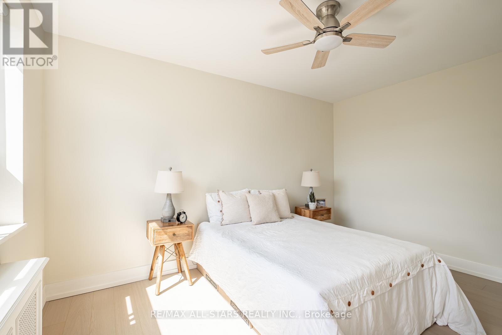Photo 25 of 501 78 Warren Road, Toronto ON