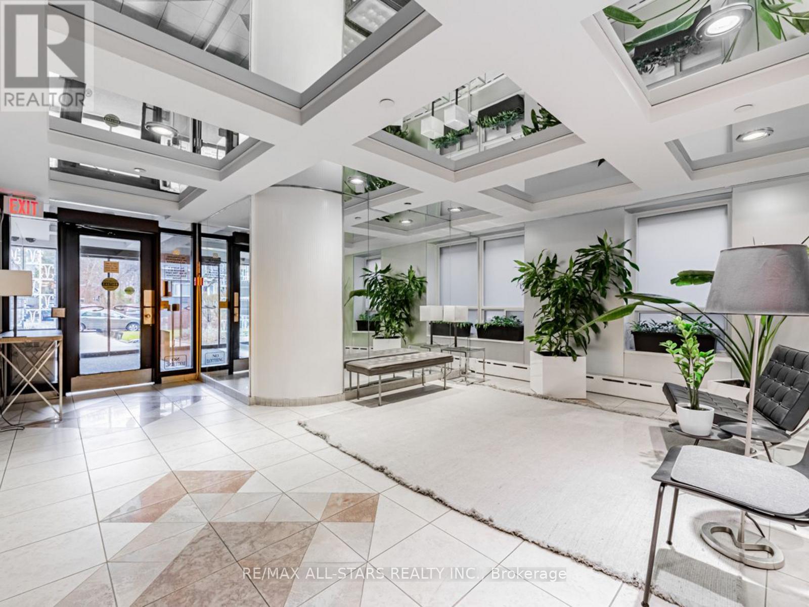 Photo 20 of 501 78 Warren Road, Toronto ON