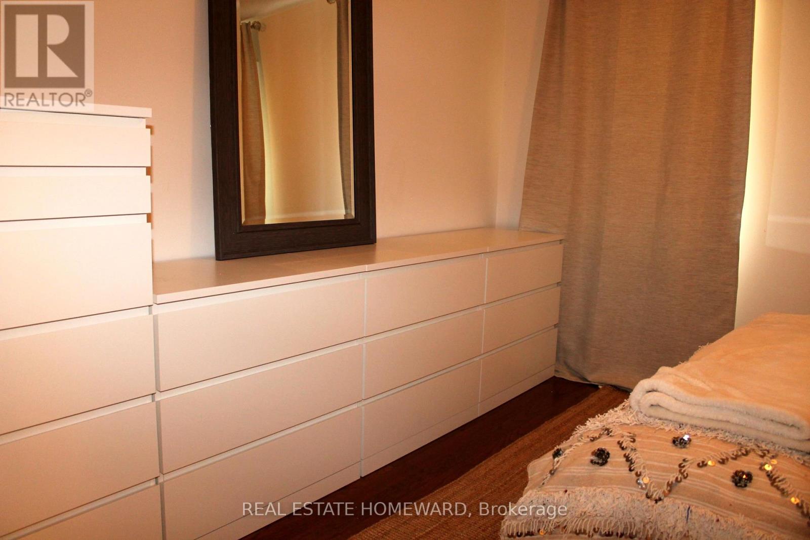 Photo 11 of 13 50 Hargrave Lane, Toronto ON