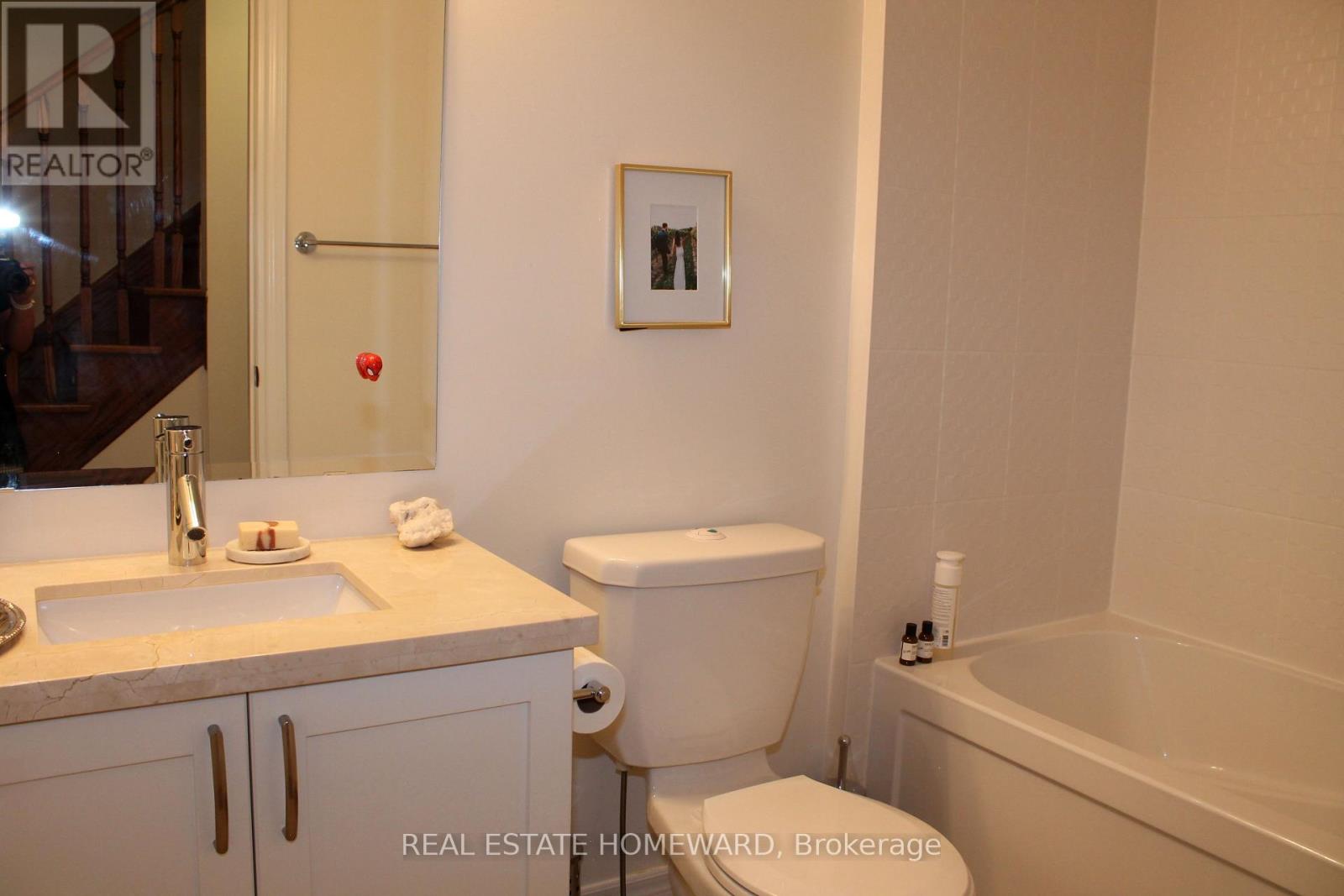 Photo 16 of 13 50 Hargrave Lane, Toronto ON