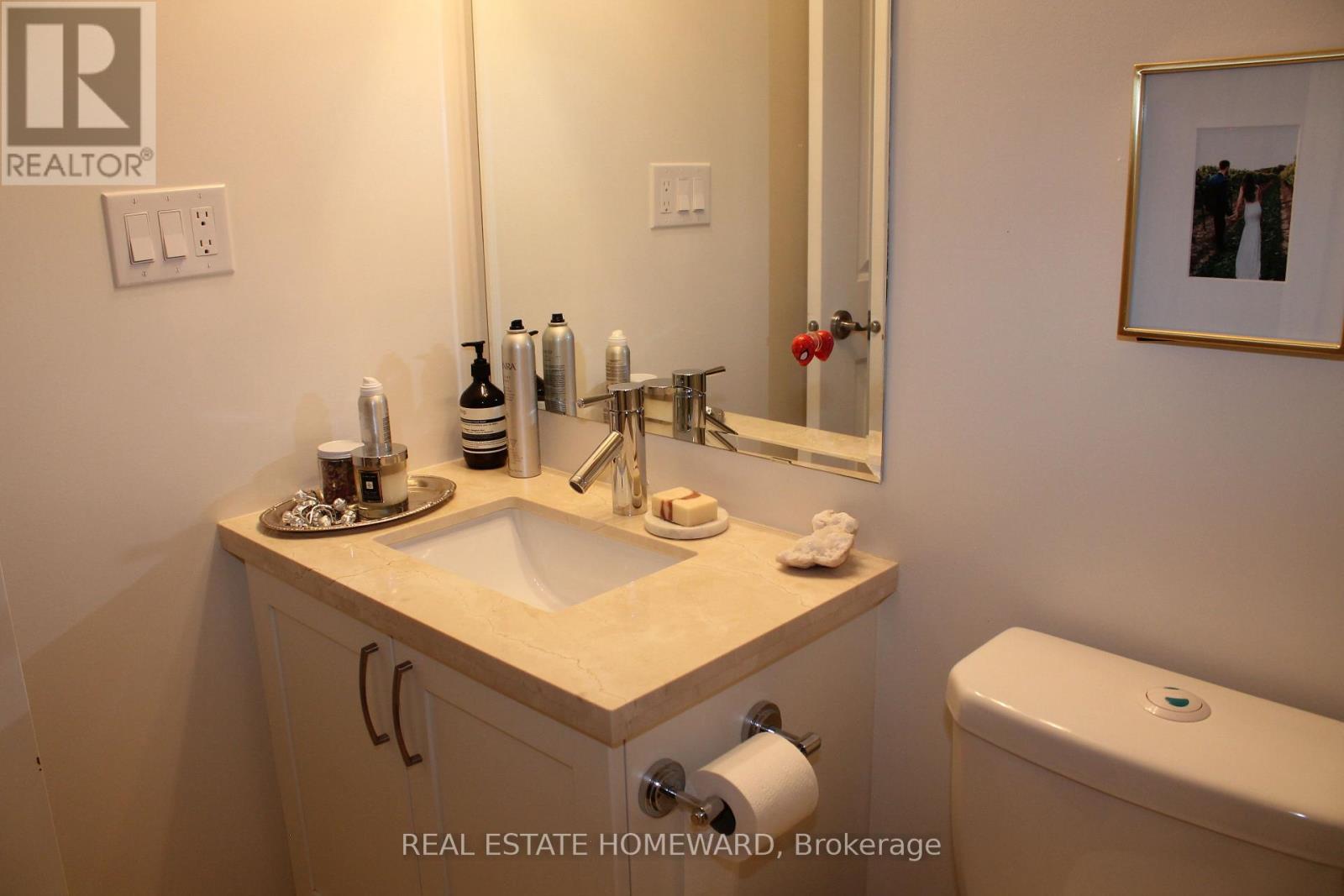 Photo 17 of 13 50 Hargrave Lane, Toronto ON