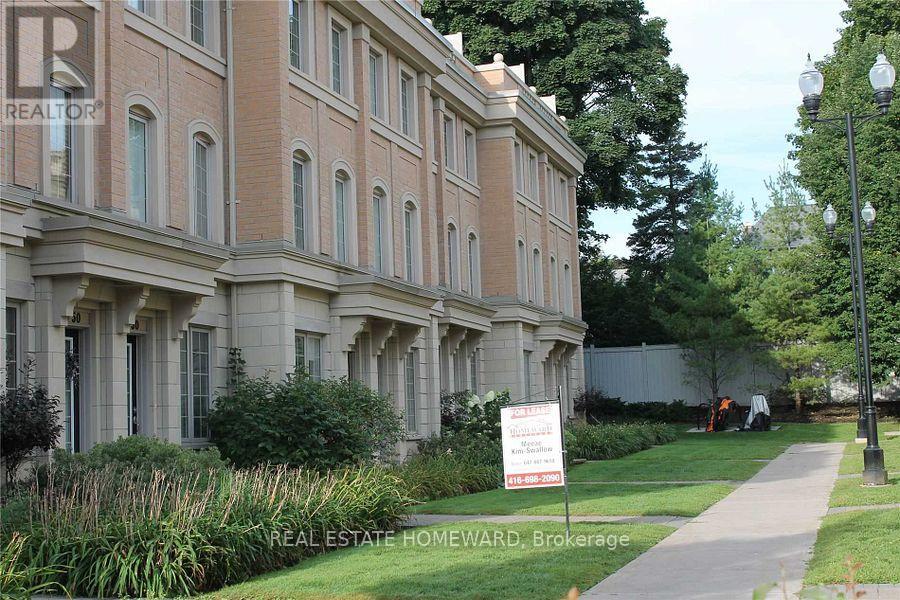 Photo 3 of 13 50 Hargrave Lane, Toronto ON