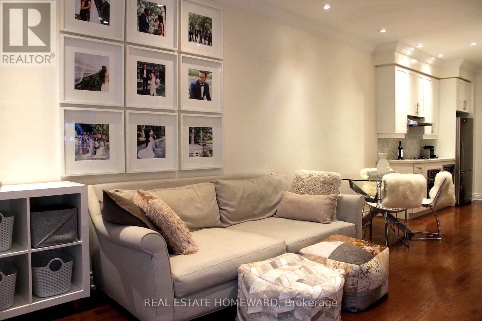 Photo 4 of 13 50 Hargrave Lane, Toronto ON