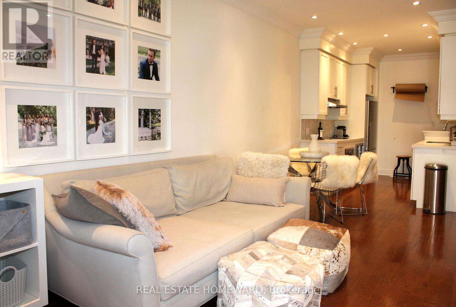 Photo 5 of 13 50 Hargrave Lane, Toronto ON