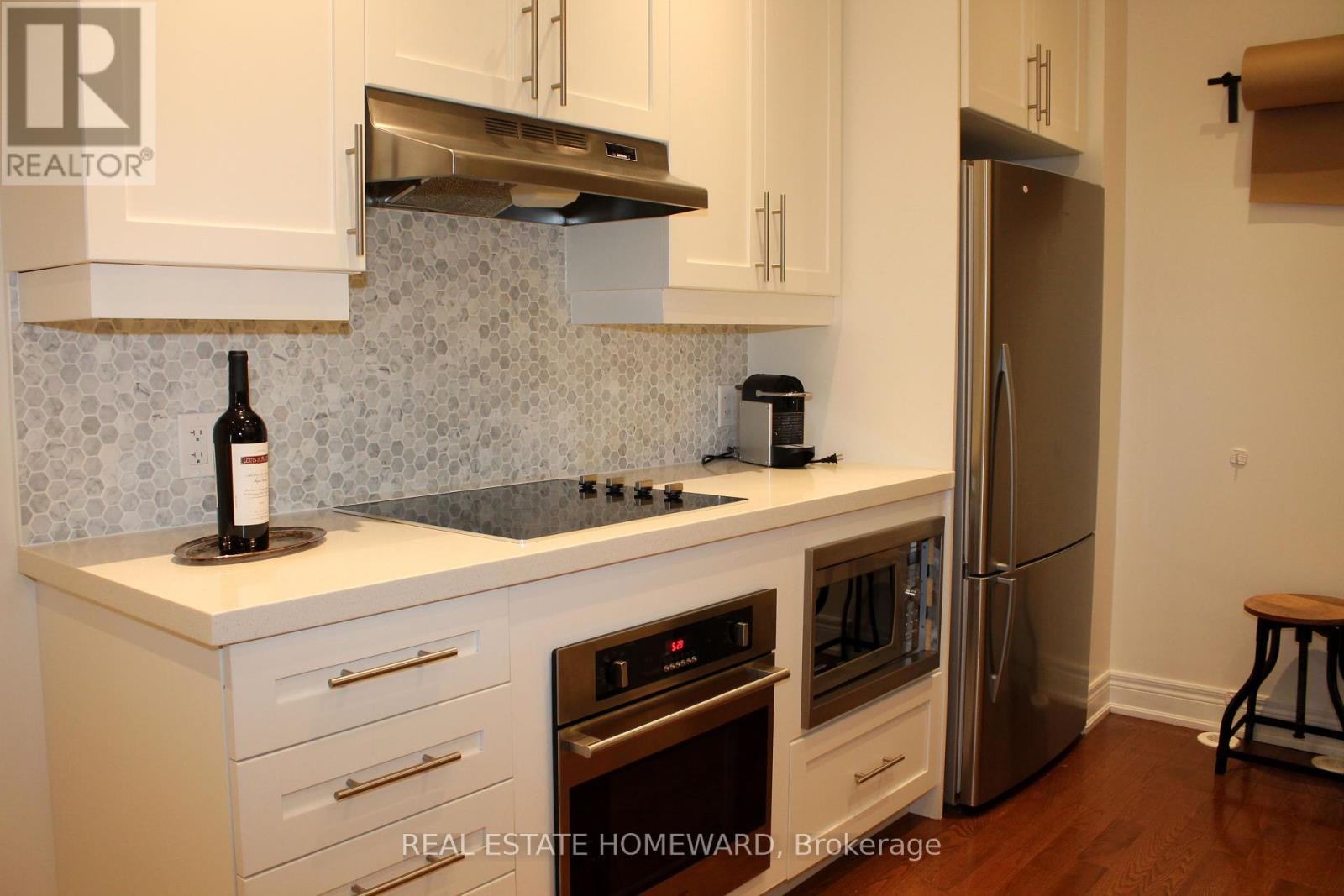Photo 8 of 13 50 Hargrave Lane, Toronto ON