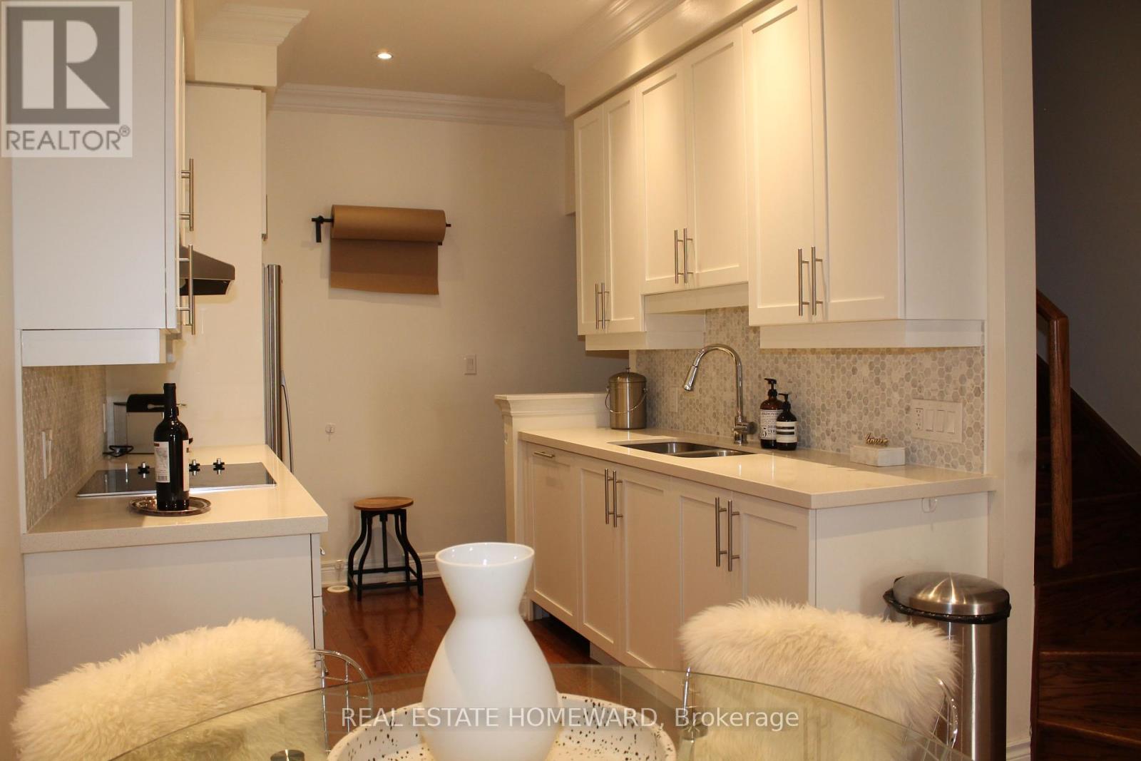 Photo 9 of 13 50 Hargrave Lane, Toronto ON