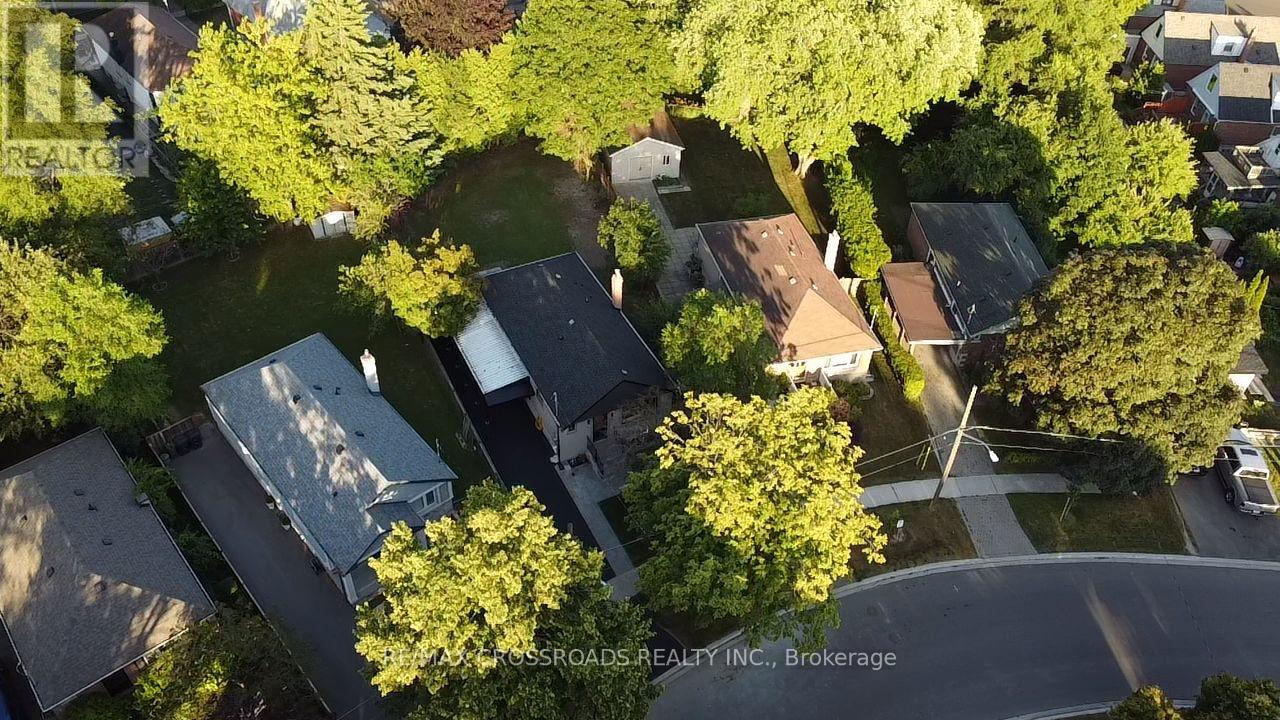Photo 35 of 21 Karnwood Drive, Toronto ON