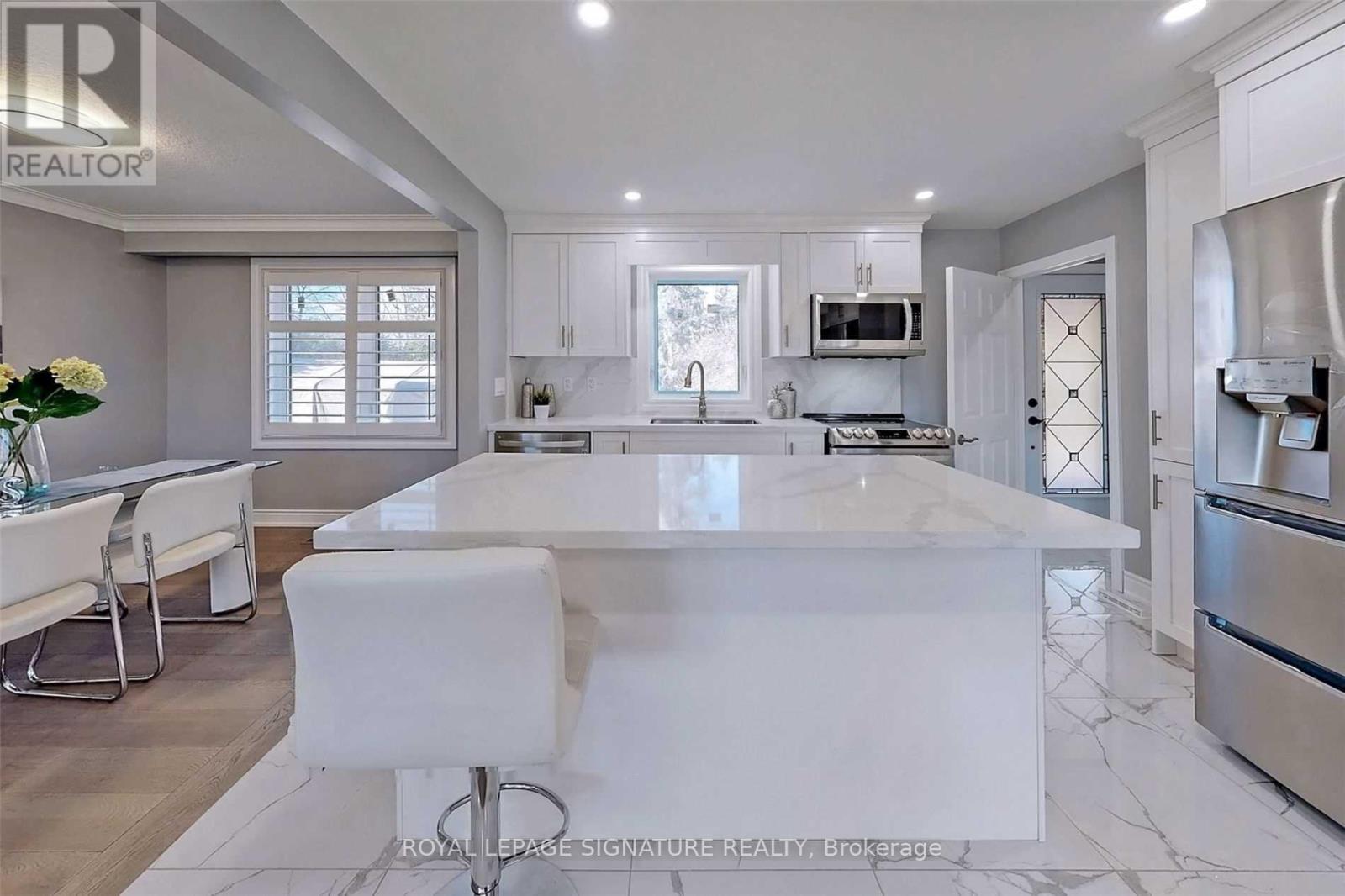 Photo 2 of 6 Bonacres Avenue, Toronto ON