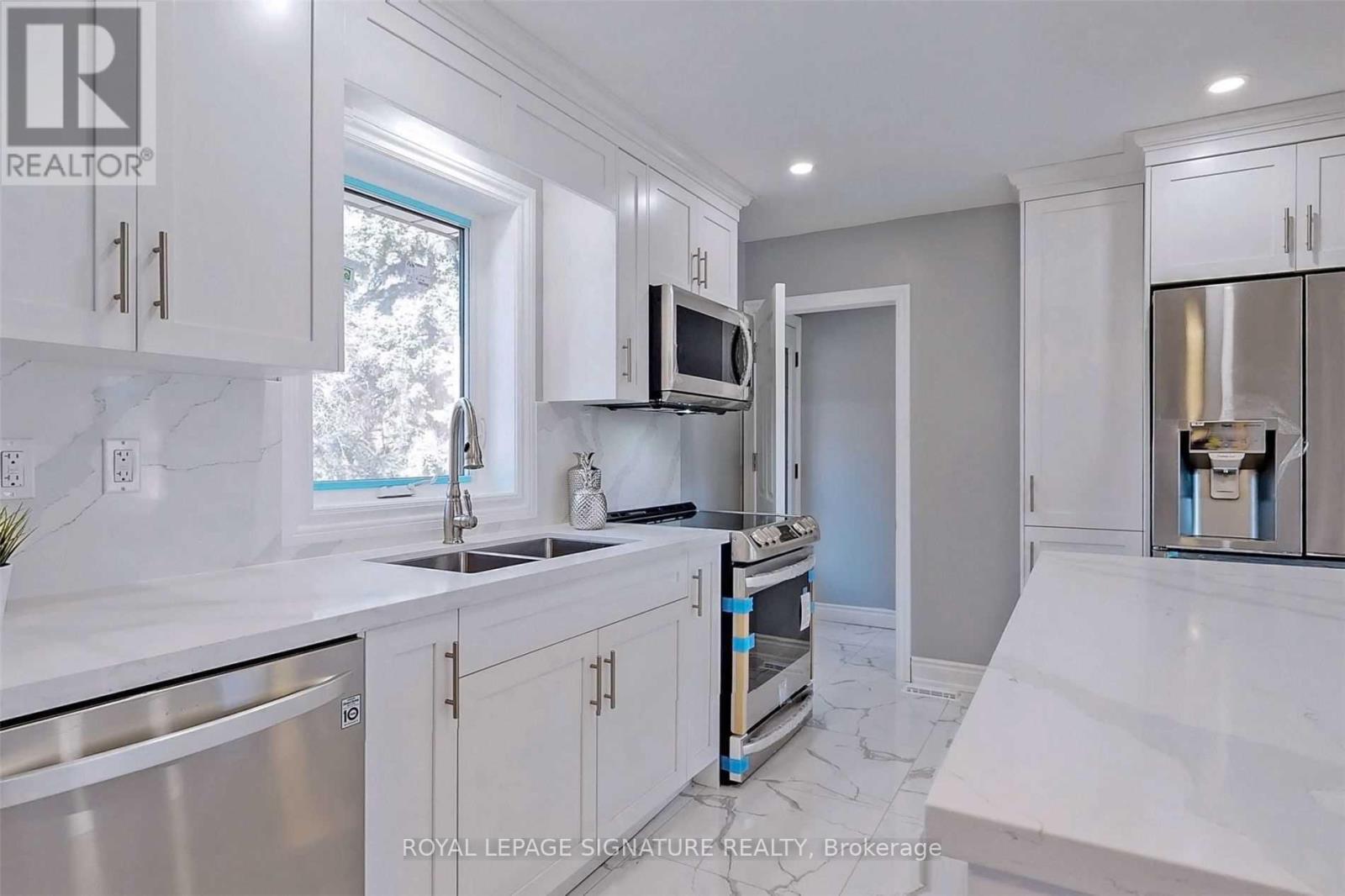 Photo 23 of 6 Bonacres Avenue, Toronto ON