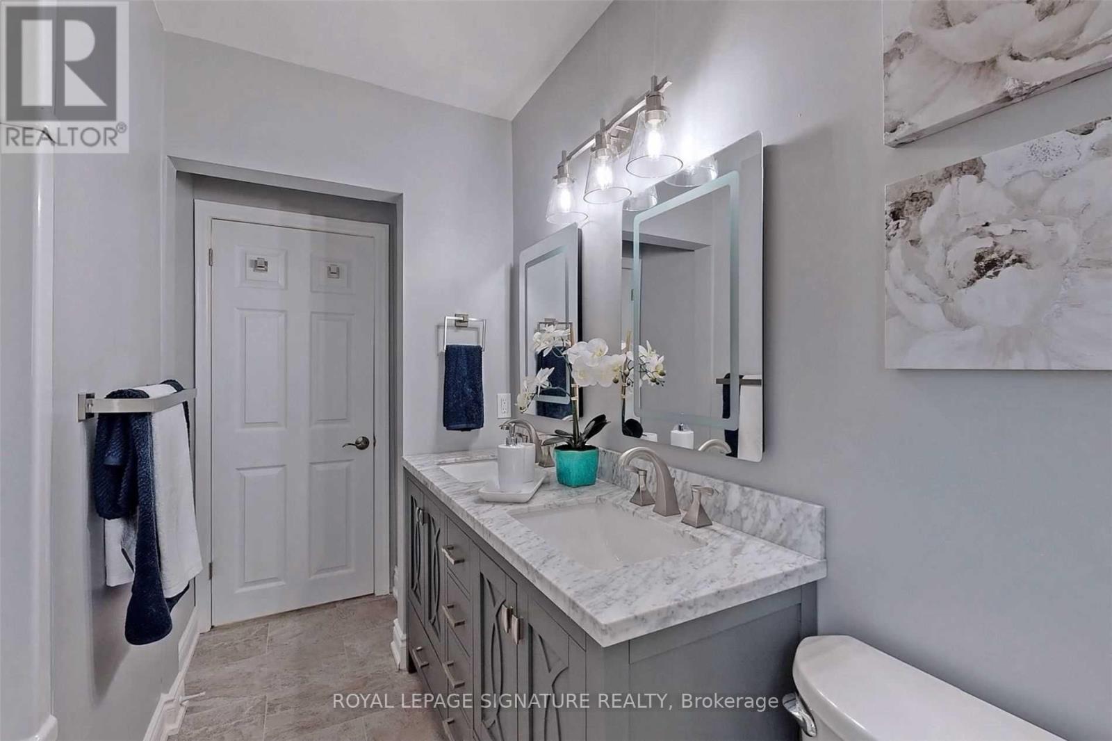 Photo 10 of 6 Bonacres Avenue, Toronto ON